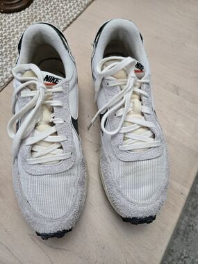 Nike Women’s White/Grey Retro Runner Sneakers